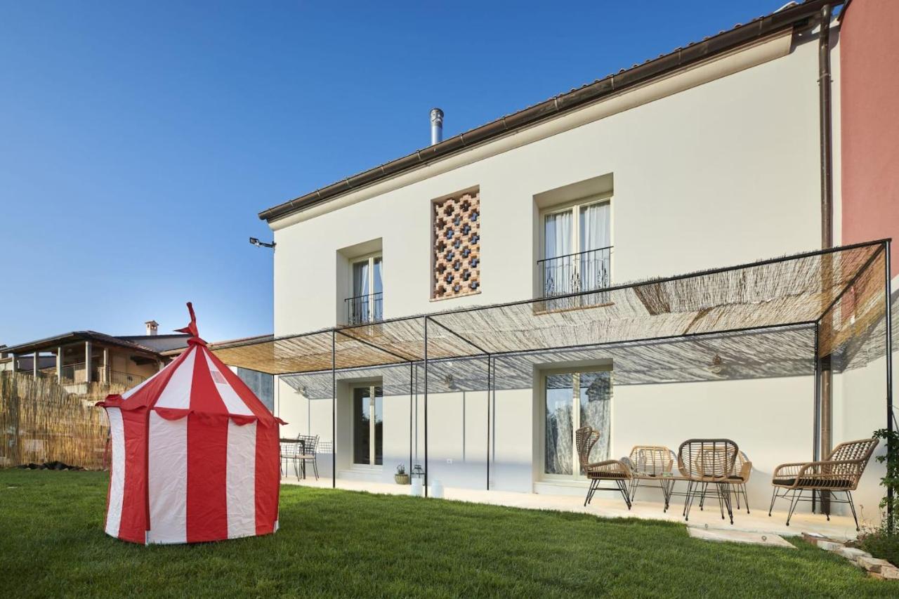 Vila Mediterranea With Pool And Grill In *