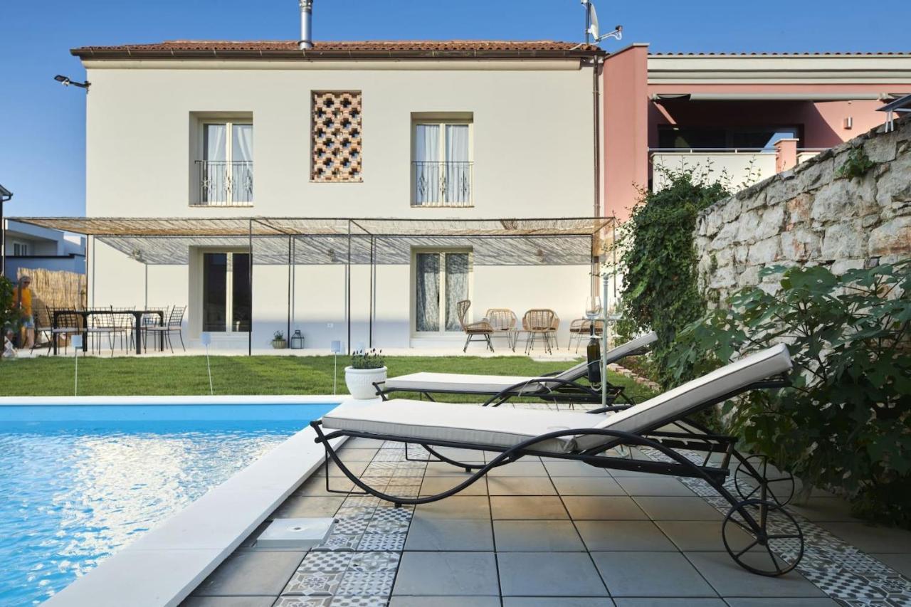 Vila Mediterranea With Pool And Grill In *
