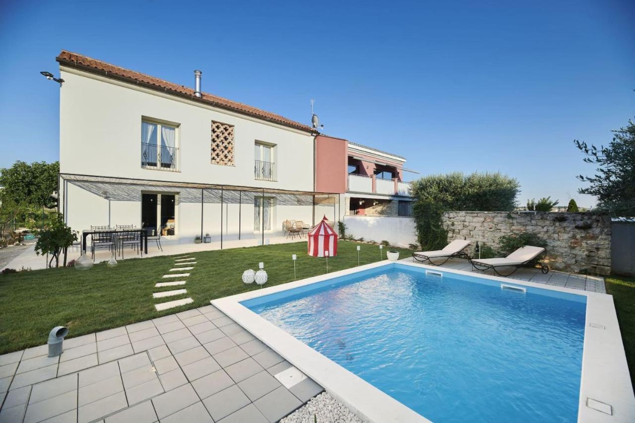 Mediterranea With Pool And Grill In Umag